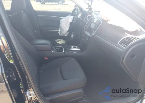 2019 Chrysler 300 Touring z USA, uszkodzony, nr VIN 2C3CCAAG7KH733347